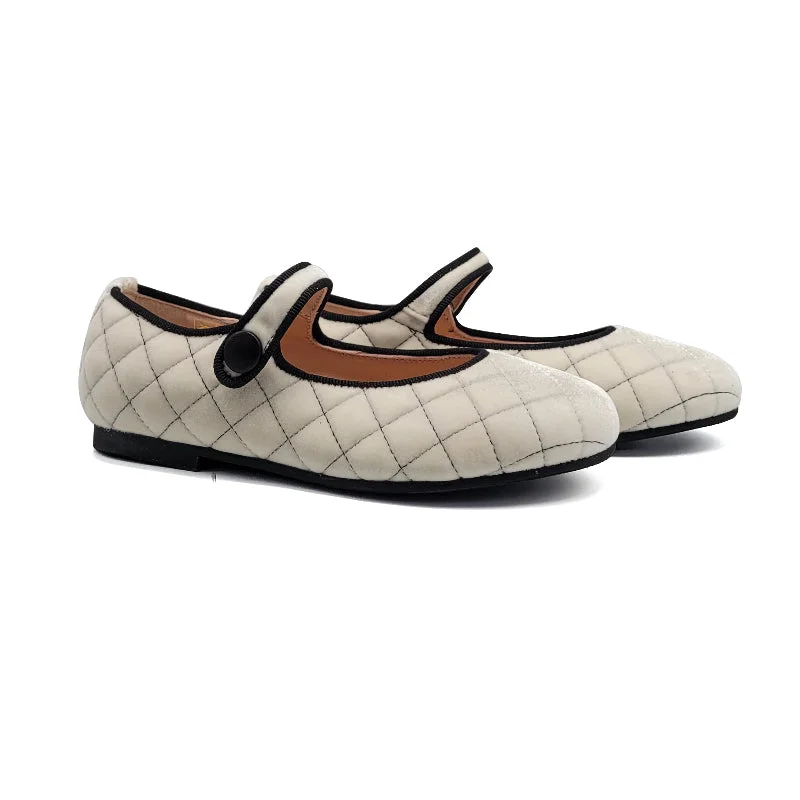 Mary Jane shoe with sleek insoleRUTH SECRET White Velvet Quilt Mary Jane 1004