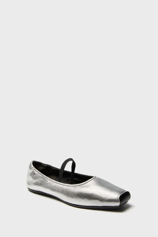 Mary Jane shoe with shiny buckleSilver Mary Jane Ballet