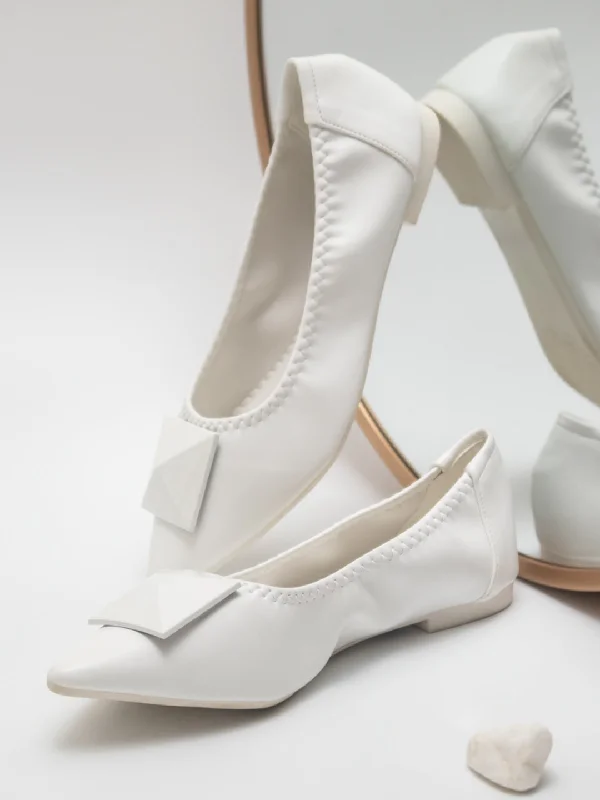 how to brighten flats-Women White Solid Flats Ballerinas