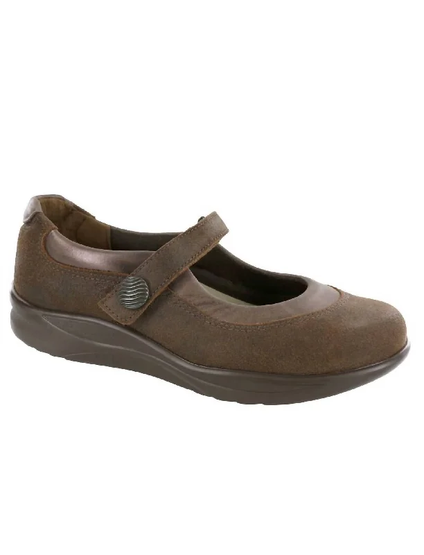 Mary Jane shoe with velvet strapStep Out Mary Jane Shoe - Medium In Brown